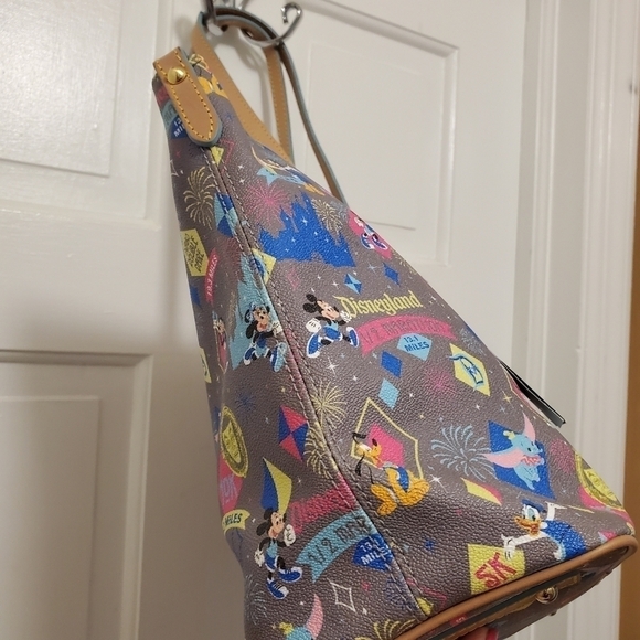 EUC Disney Dooney & Bourke Disneyland Marathon Weekend 2015 Tote, Authentic - Picture 4 of 16